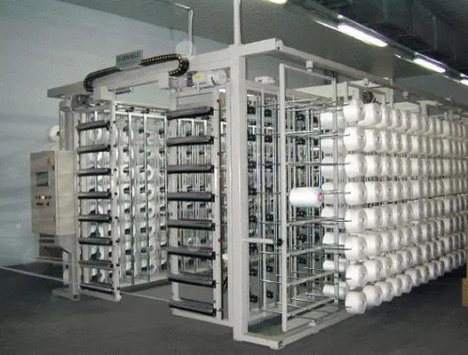 Machine de fabrication de filets de protection contre les rayons de soleil pour les réseaux agricoles