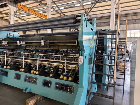 Machine de fabrication de filets d'ombrage à haute vitesse de 200 à 450 tr/min avec une largeur de travail de 135 à 260 pouces et une jauge E3-E18 pour une utilisation agricole